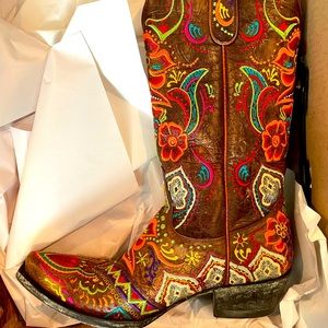 New with tags Old Gringo cowboy boots
